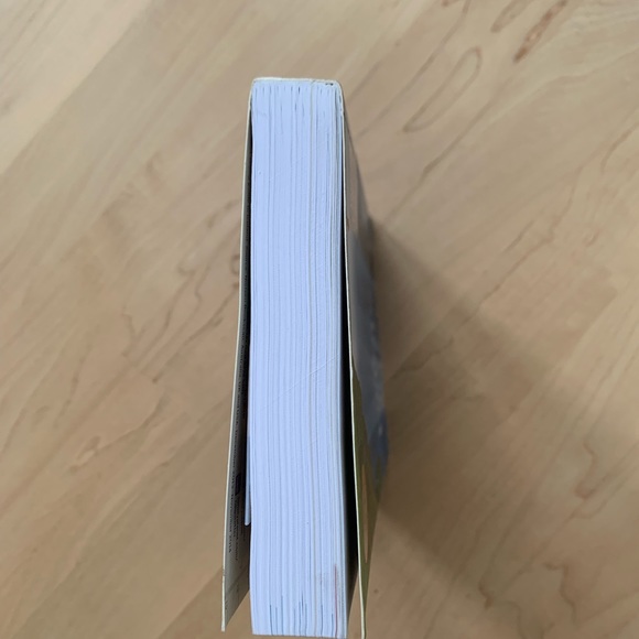 3/$25 - Iceland Lonely Planet Book 📚 - Picture 2 of 5